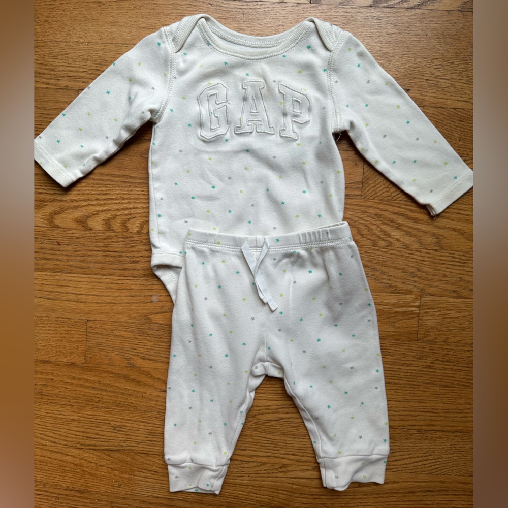 Baby gap gender neutral body suit with pants